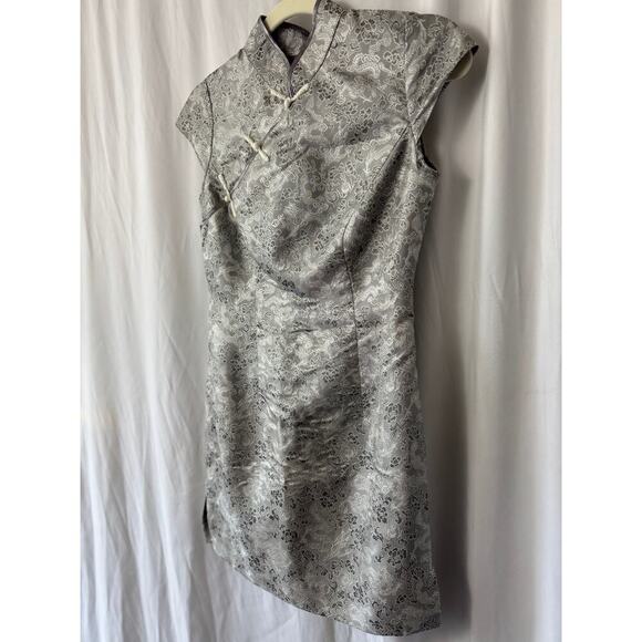 Handmade Silver Brocade Cheongsam Dress with Mandarin Collar - S - Picture 4 of 8